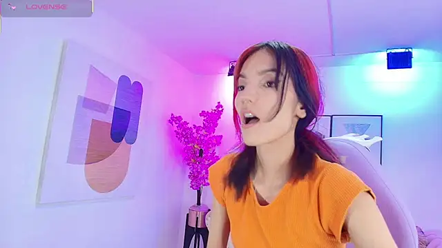 Dafne huges online show from 10/24/25, 07:43