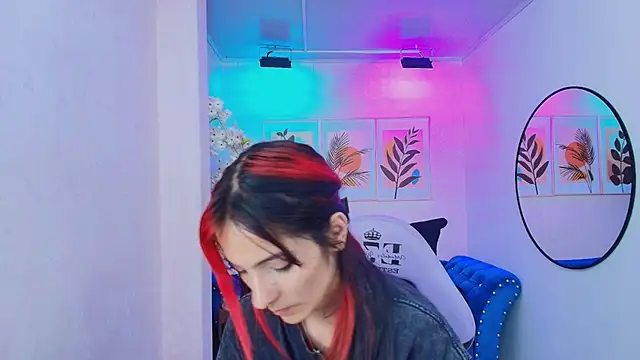 Dafne huges online show from 10/28/25, 07:27