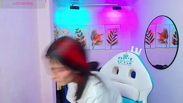 Dafne huges online show from 11/16/25, 12:33