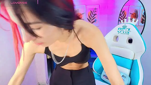 Dafne huges online show from 11/18/25, 07:29