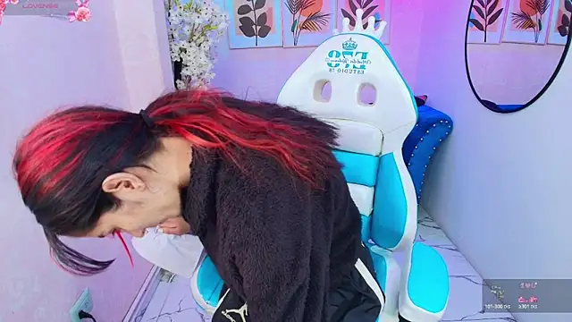 Dafne huges online show from 11/19/25, 07:14