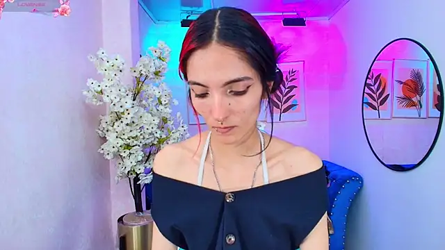 Dafne huges online show from 11/22/25, 07:35