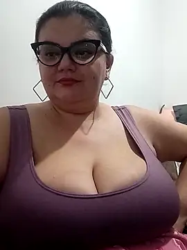 Snapshot of Madisonpalacio chatting on 10/22/25, 02:01 Madisonpalacio online show from 10/22/25, 02:01