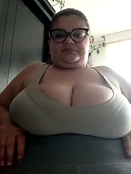 Snapshot of Madisonpalacio chatting on 10/24/25, 12:12 Madisonpalacio online show from 10/24/25, 12:12