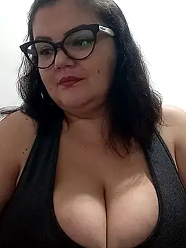 Snapshot of Madisonpalacio chatting on 10/25/25, 12:18 Madisonpalacio online show from 10/25/25, 12:18