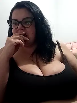 Snapshot of Madisonpalacio chatting on 10/31/25, 02:45 Madisonpalacio online show from 10/31/25, 02:45