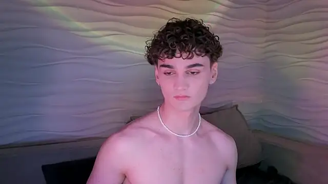 Snapshot of adam_21cm__ chatting on 02/07/25, 04:35 adam 21cm online show from 02/07/25, 04:35