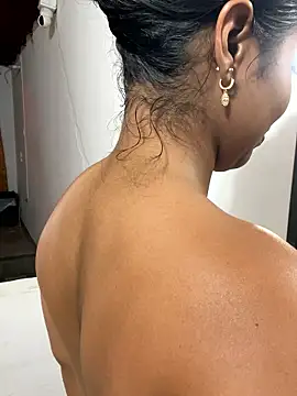 zoe roux21 online show from 11/01/25, 02:57