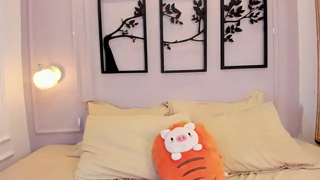 zoe roux21 online show from 11/19/25, 04:23