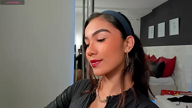 Snapshot of scarlet_castro chatting on 03/14/25, 05:46 scarlet castro online show from 03/14/25, 05:46