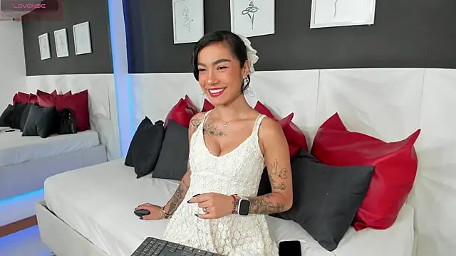Snapshot of scarlet_castro chatting on 09/29/25, 04:34 scarlet castro online show from 09/29/25, 04:34