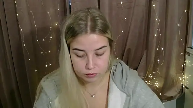 Snapshot of KristyHoney chatting on 12/06/24, 10:05 KristyHoney online show from 12/06/24, 10:05