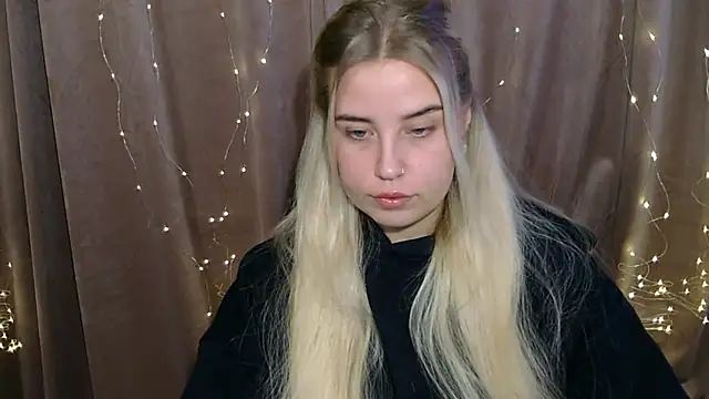 Snapshot of KristyHoney chatting on 12/14/24, 06:56 KristyHoney online show from 12/14/24, 06:56