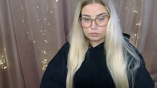 Snapshot of KristyHoney chatting on 12/16/24, 07:48 KristyHoney online show from 12/16/24, 07:48