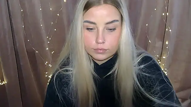 Snapshot of KristyHoney chatting on 12/16/24, 10:50 KristyHoney online show from 12/16/24, 10:50