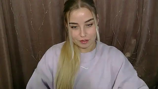 Snapshot of KristyHoney chatting on 12/18/24, 09:47 KristyHoney online show from 12/18/24, 09:47