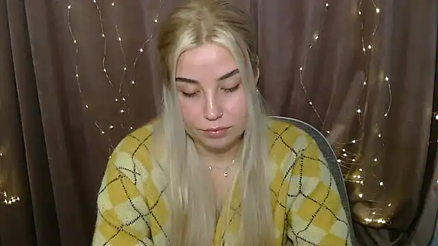 Snapshot of KristyHoney chatting on 12/20/24, 10:05 KristyHoney online show from 12/20/24, 10:05