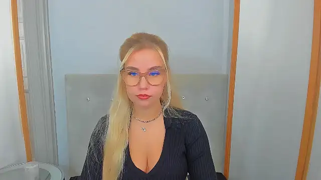Snapshot of KristyHoney chatting on 03/01/25, 06:24 KristyHoney online show from 03/01/25, 06:24