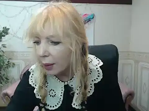 Snapshot of Anna_Diax chatting on 12/18/24, 12:29 Anna Diax online show from 12/18/24, 12:29