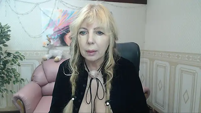 Snapshot of Anna_Diax chatting on 02/08/25, 12:39 Anna Diax online show from 02/08/25, 12:39