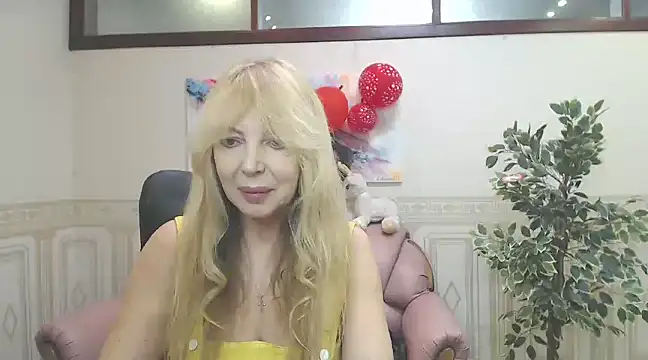 Snapshot of Anna_Diax chatting on 02/19/25, 04:00 Anna Diax online show from 02/19/25, 04:00
