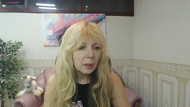 Snapshot of Anna_Diax chatting on 03/06/25, 12:30 Anna Diax online show from 03/06/25, 12:30