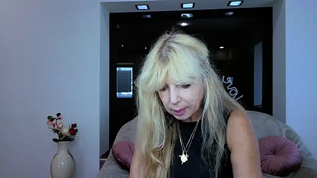 Snapshot of Anna_Diax chatting on 09/09/25, 11:43 Anna Diax online show from 09/09/25, 11:43