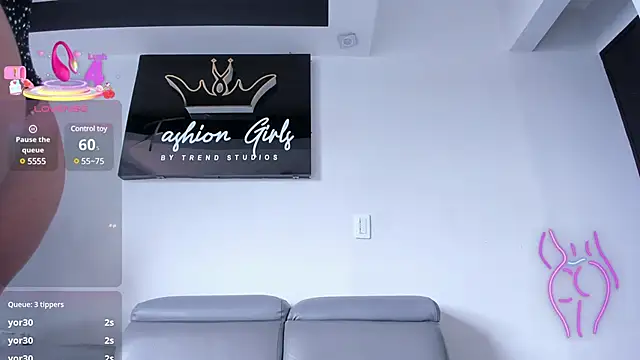 RoxyRoss  online show from 03/06/25, 05:11