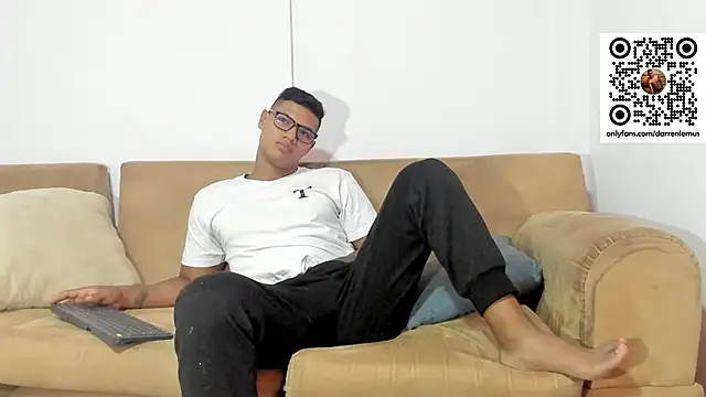 Snapshot of Darren_hot2 chatting on 02/07/25, 09:26 Darren hot2 online show from 02/07/25, 09:26