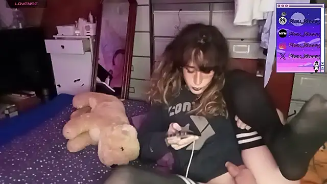 Snapshot of piou-sissy chatting on 10/27/25, 09:19 piou-sissy online show from 10/27/25, 09:19