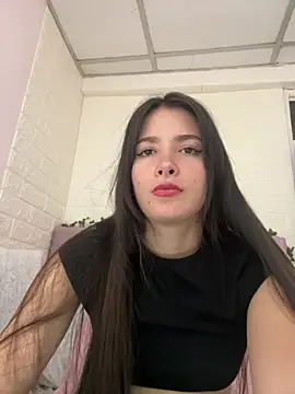 Snapshot of annaharper- chatting on 12/18/24, 05:59 annaharper- online show from 12/18/24, 05:59