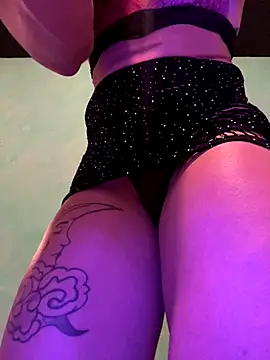 xMirana  online show from 10/15/25, 08:36