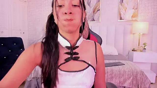 lyzzi smith01 online show from 10/06/25, 07:55