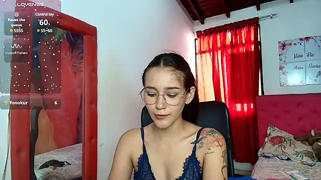 Snapshot of miley_blue_ chatting on 03/08/25, 07:20 miley blue online show from 03/08/25, 07:20