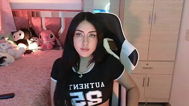 Snapshot of Angel_lusst chatting on 12/23/24, 05:06 Angel lusst online show from 12/23/24, 05:06