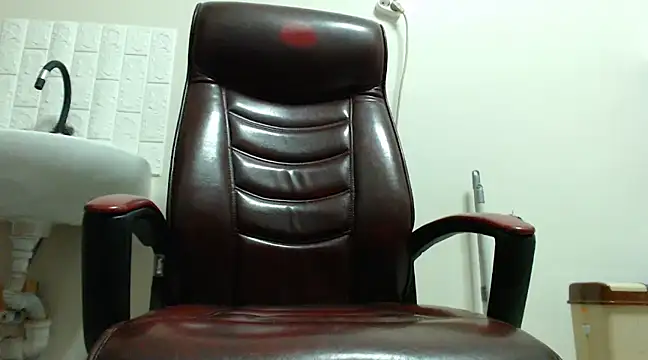 Snapshot of hardbigcock16 chatting on 12/16/24, 10:18 hardbigcock16 online show from 12/16/24, 10:18