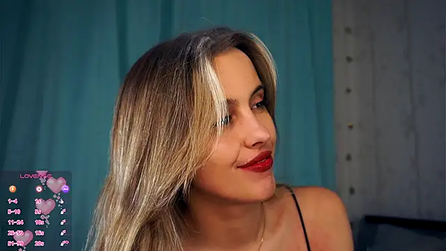 Snapshot of FannyHewson chatting on 10/18/25, 08:42 FannyHewson online show from 10/18/25, 08:42