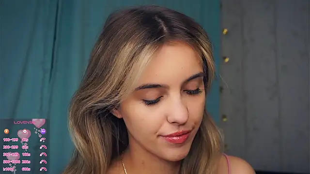 Snapshot of FannyHewson chatting on 10/25/25, 07:41 FannyHewson online show from 10/25/25, 07:41