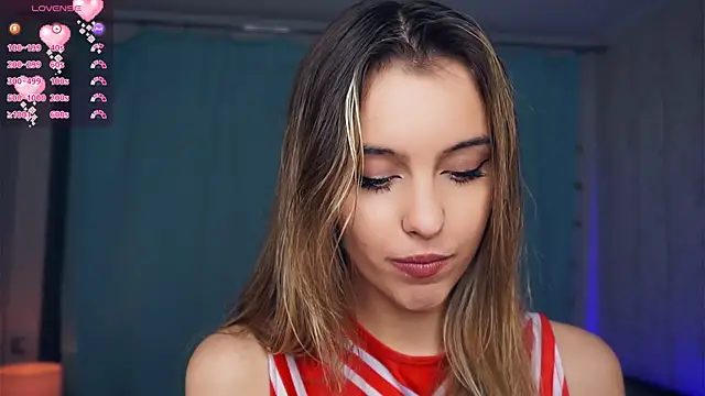 Snapshot of FannyHewson chatting on 11/15/25, 07:54 FannyHewson online show from 11/15/25, 07:54