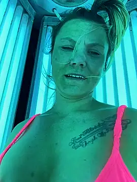 Snapshot of hotNReady6969 chatting on 03/01/25, 06:43 hotNReady6969 online show from 03/01/25, 06:43