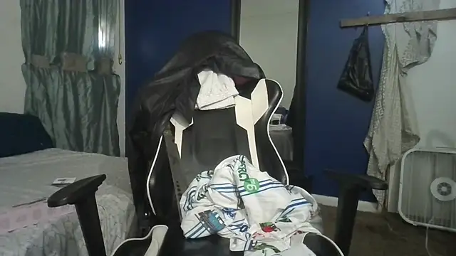 Snapshot of hotNReady6969 chatting on 03/11/25, 08:31 hotNReady6969 online show from 03/11/25, 08:31