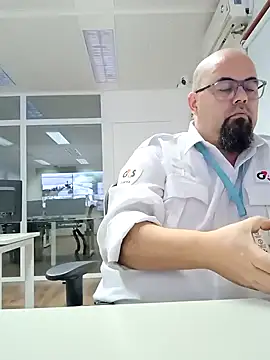 Snapshot of SoloHernan chatting on 12/18/24, 10:46 SoloHernan online show from 12/18/24, 10:46
