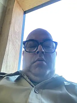 Snapshot of SoloHernan chatting on 10/20/25, 01:11 SoloHernan online show from 10/20/25, 01:11