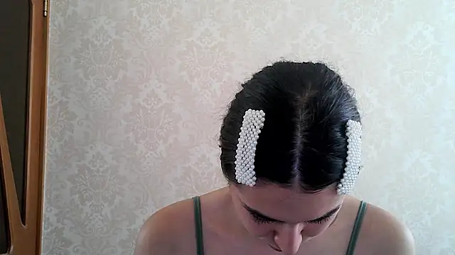 Snapshot of Kashtanka_ chatting on 10/23/25, 06:13 Kashtanka online show from 10/23/25, 06:13