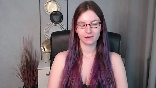 emmaxDelight online show from 12/04/24, 10:13