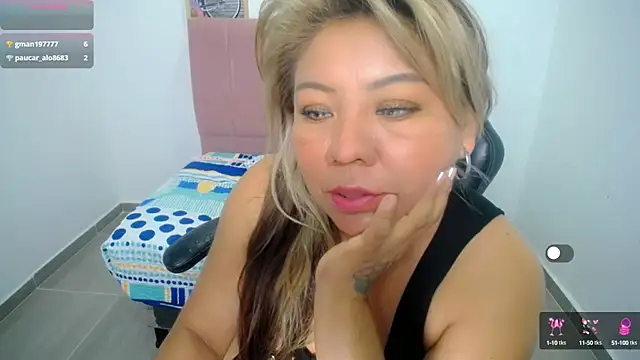 Snapshot of victoria_love89 chatting on 03/23/25, 06:37 victoria love89 online show from 03/23/25, 06:37