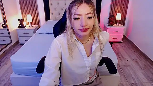 zoe jones13 online show from 10/08/25, 03:15