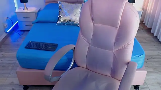 zoe jones13 online show from 11/15/25, 03:15