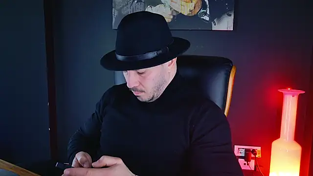 Snapshot of AngeloEric chatting on 12/19/24, 08:02 AngeloEric online show from 12/19/24, 08:02