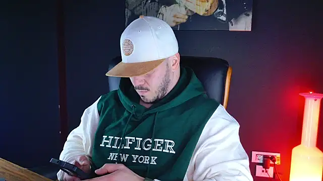Snapshot of AngeloEric chatting on 01/04/25, 03:39 AngeloEric online show from 01/04/25, 03:39
